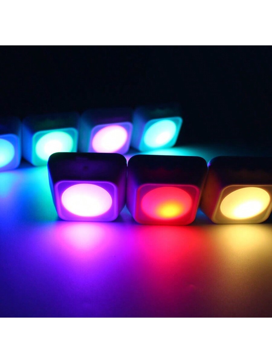 Mała lampa magiczna kula, lampa projekcyjna, lampa sceniczna z wodnym wzorem, kolorowa, obrotowa lampa nastrojowa, lampa z rozgwieżdżonym niebem, lampa do szafki w garderobie, lampa pat - dekoracyjna lampa nastrojowa sterowana pilotem