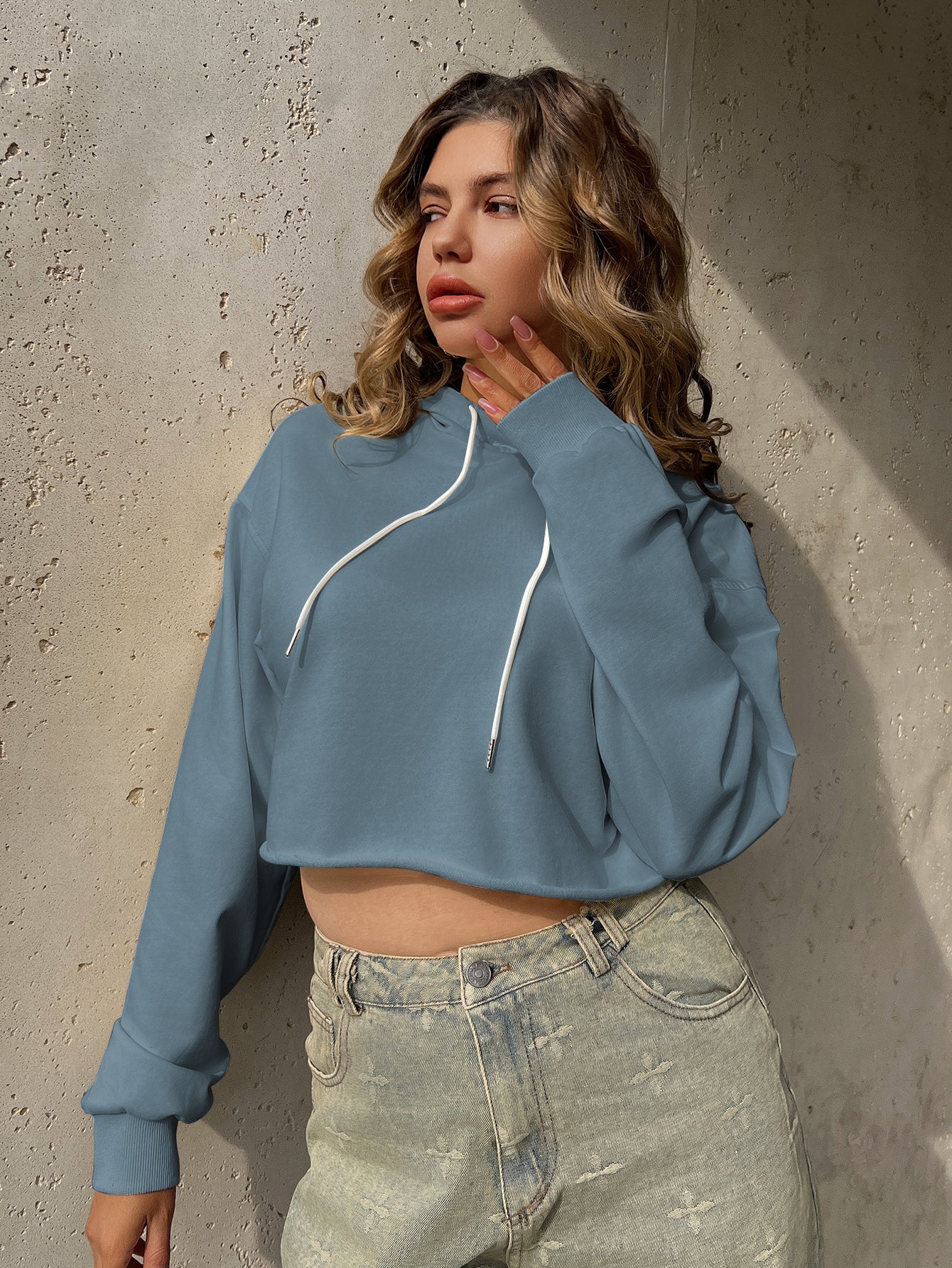 Bluza z kapturem, krótka, cienka, niezbędny element modnego ubioru(SS513)