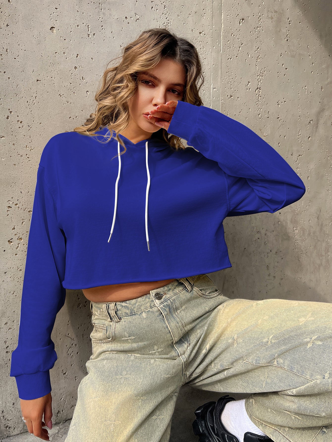 Bluza z kapturem, krótka, cienka, niezbędny element modnego ubioru(SS513)